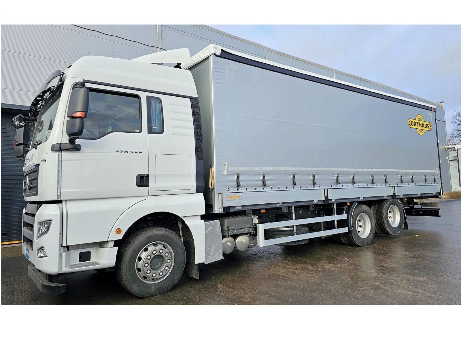 Автомобиль бортовой с тентом SITRAK | СИТРАК 6x2, 400 л.с. с АКПП