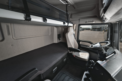 SITRAK C7H MAX 6Х4 ADR, задняя пневма | цвет кабины Белый