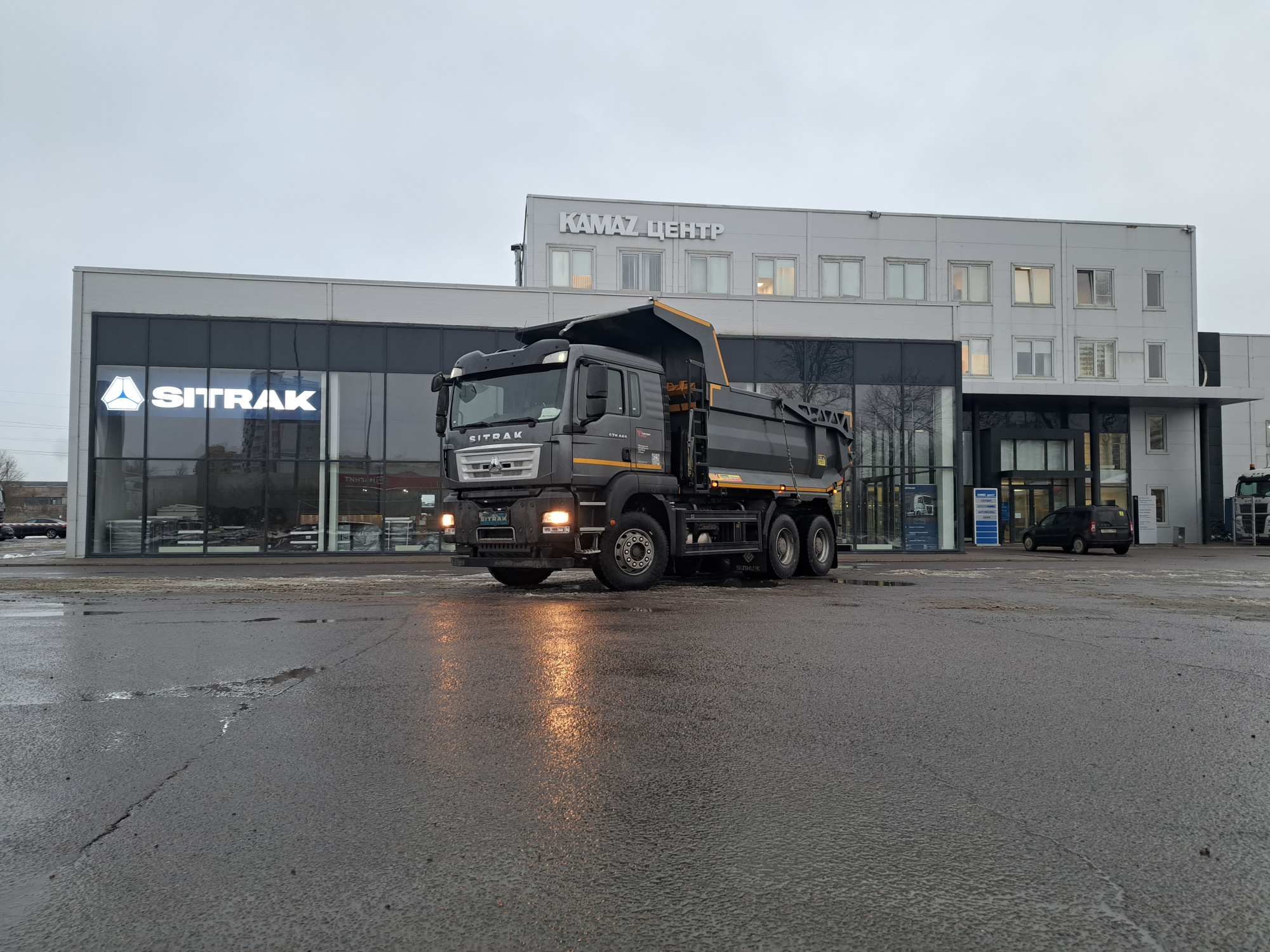 Самосвал SITRAK C7H 6Х4 скальник | 17 куб.