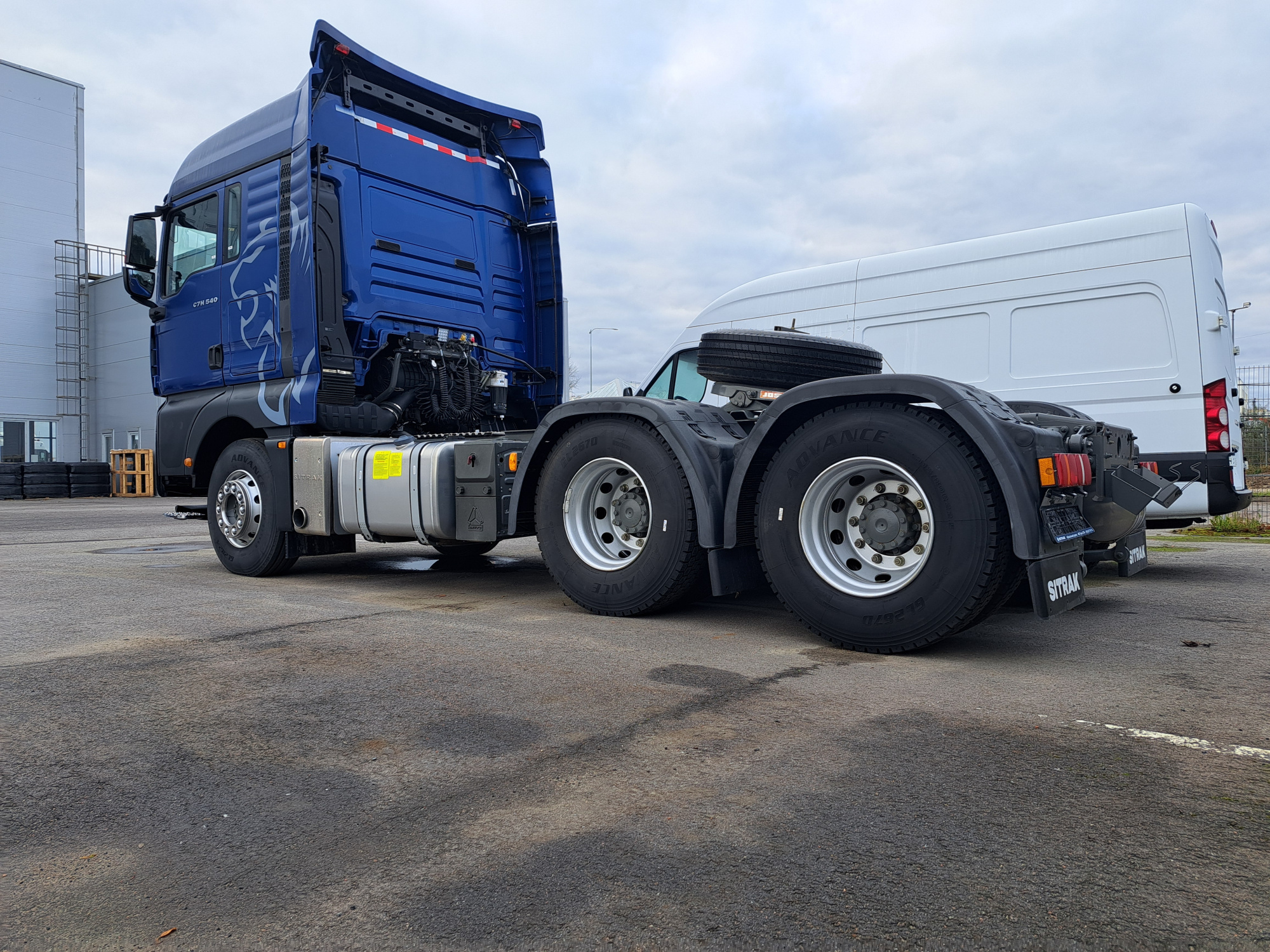 SITRAK C7H 6Х4 МКПП ZF, усиленные рессоры