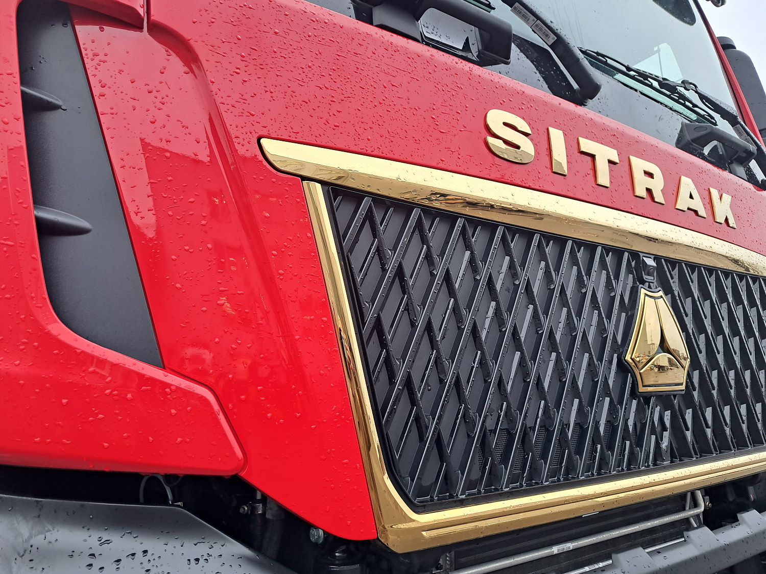 Самосвал SITRAK в отличной комплектации GOLD