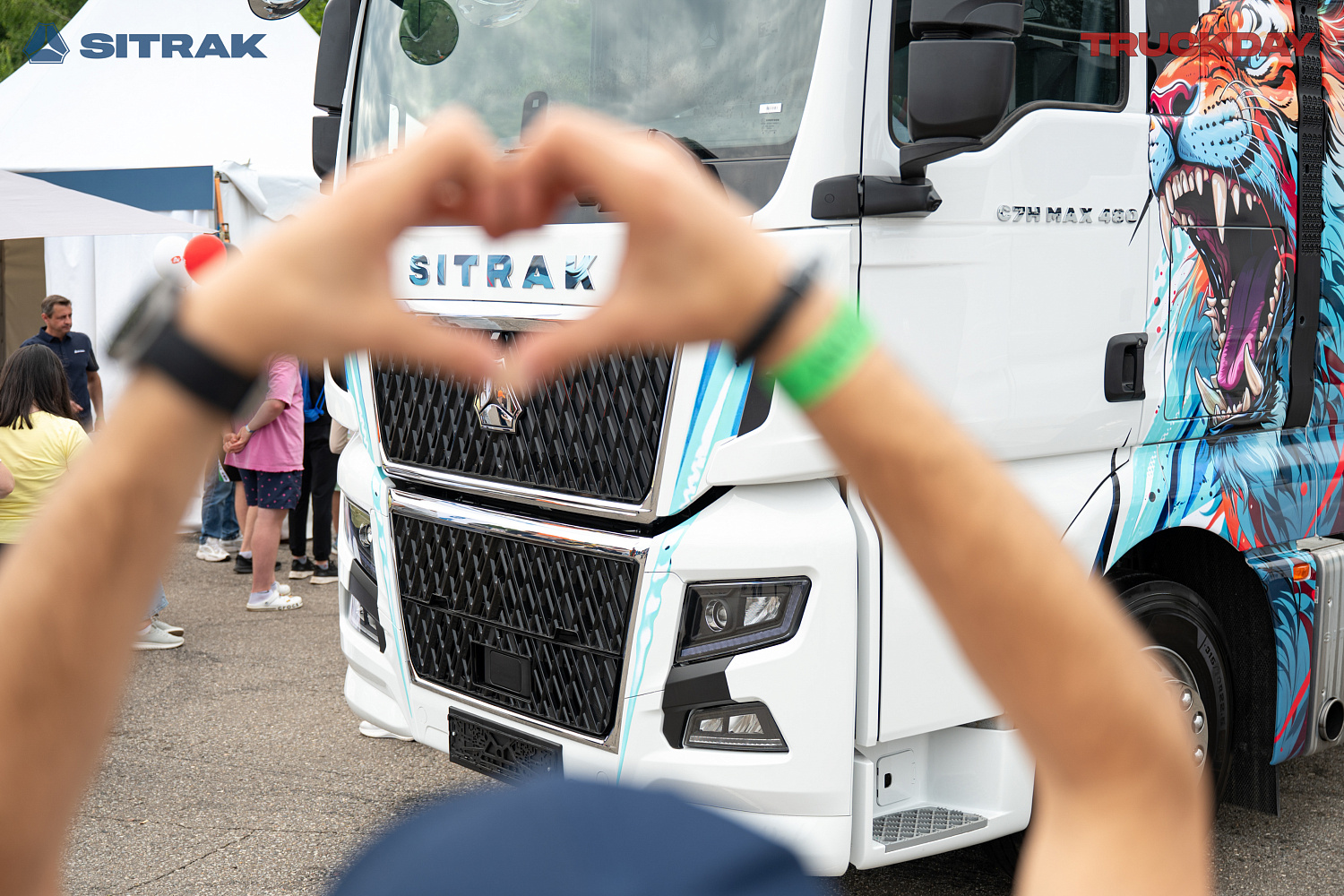Гул моторов, блеск хрома и море улыбок: SITRAK ярко выступил на Truck Day 2026!