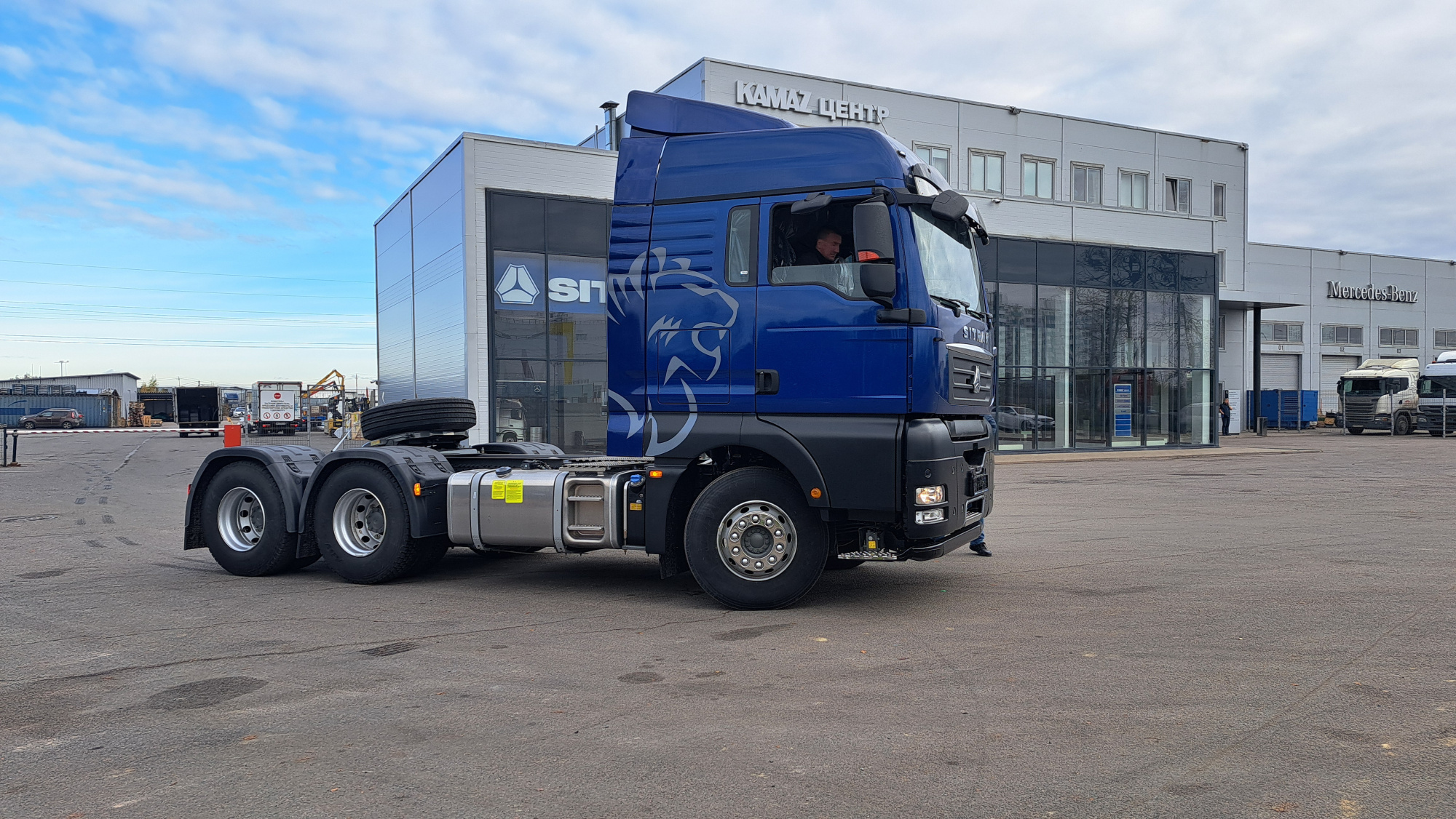 SITRAK C7H 6Х4 МКПП ZF, усиленные рессоры