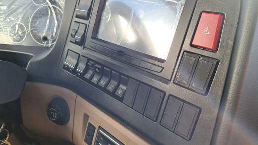 Рефрижератор Howo T5G 4x2 + ХОУ + гидроборт