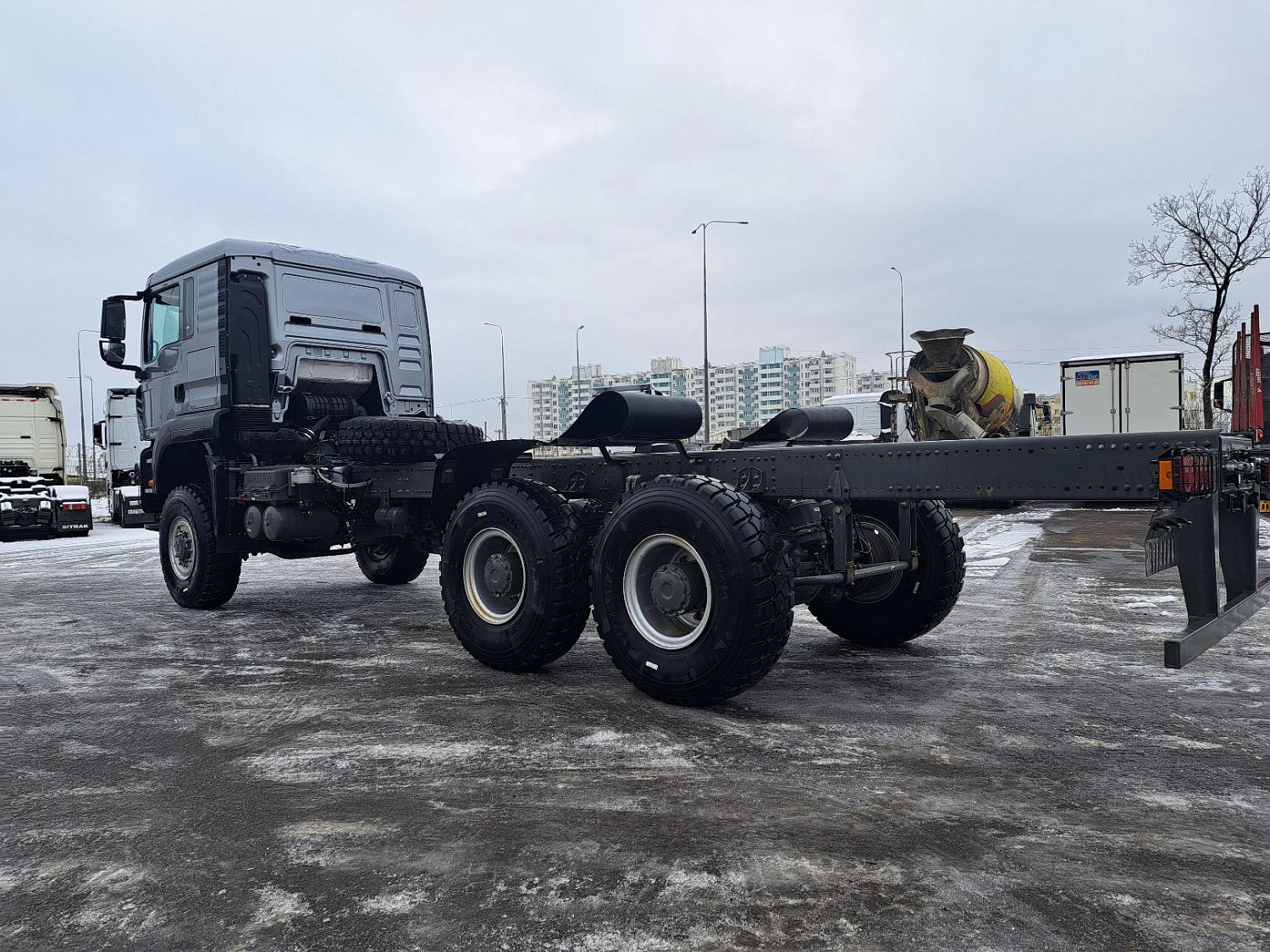 Шасси HOWO T5G 6x6: простое решение для сложных задач 