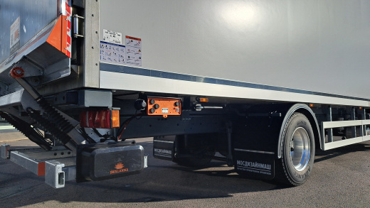 Рефрижератор Howo T5G 4x2 + ХОУ + гидроборт