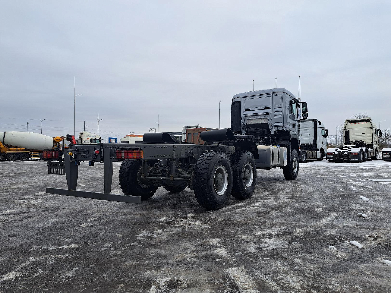 Шасси HOWO T5G 6x6: простое решение для сложных задач 
