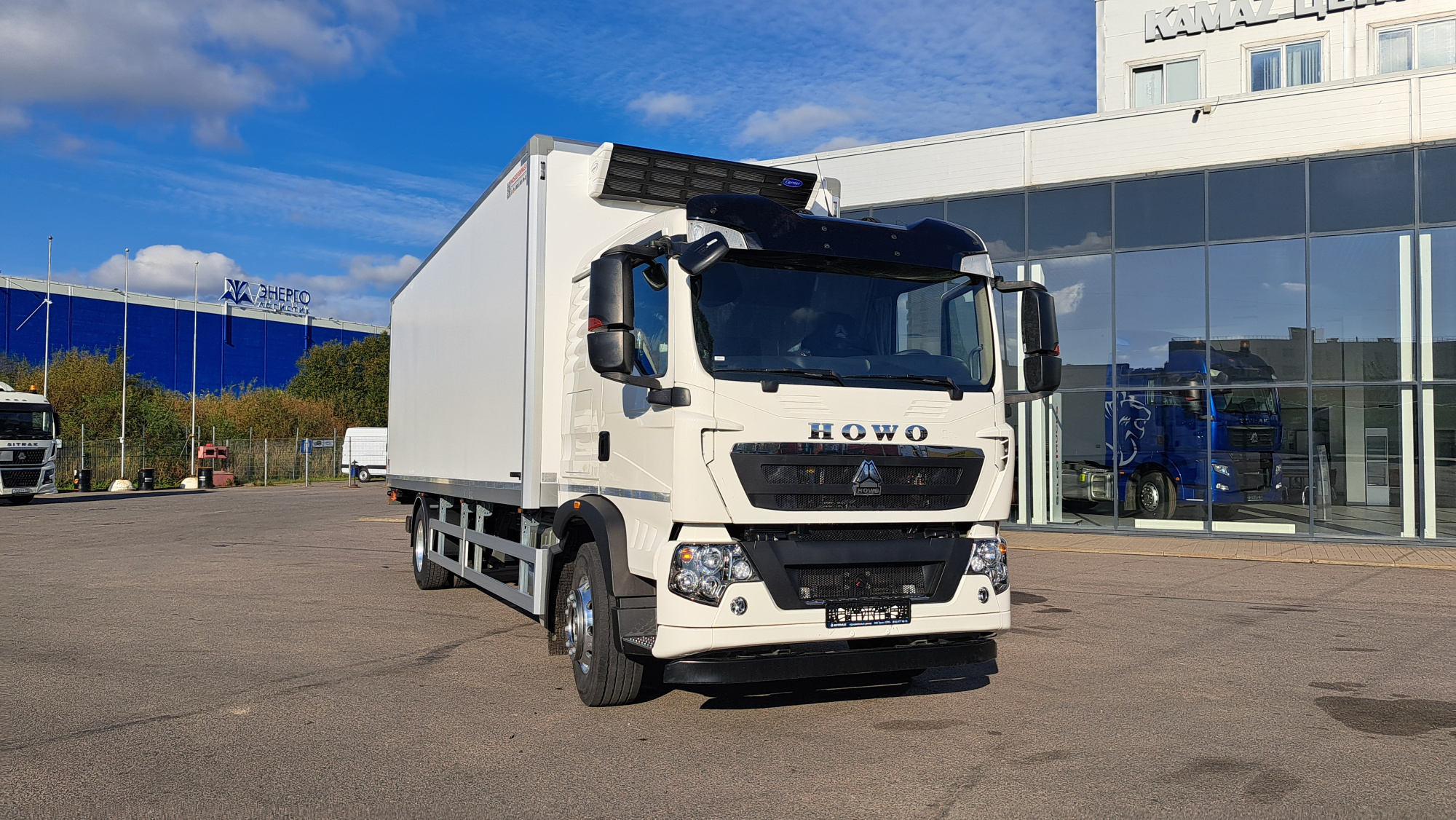 Рефрижератор Howo T5G 4x2 + ХОУ + гидроборт